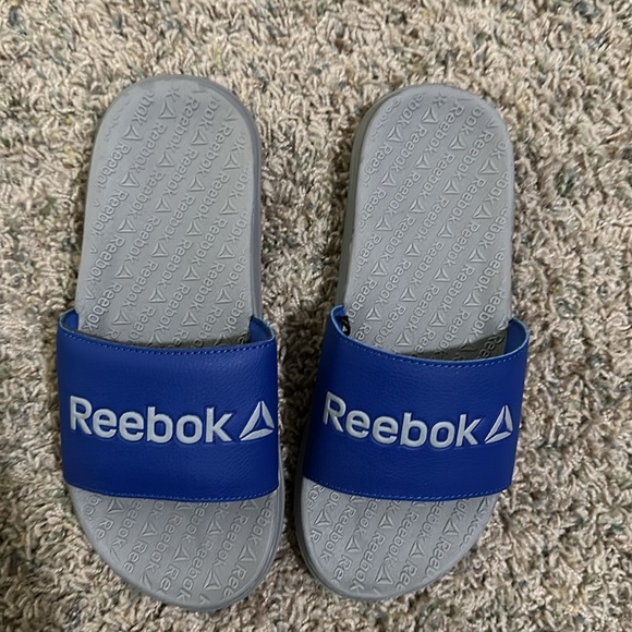 Blue Reebok slides size 5 - Picture 4 of 4